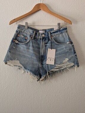 NWT Zara High-Rise Curved Short Length Booty Shorts Distressed Light Wash Size 6